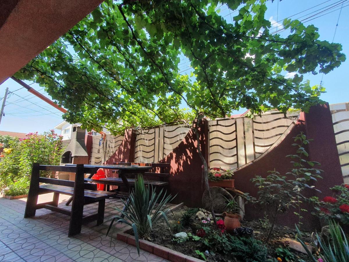 Casa Ultraviolet Hotell Năvodari Exteriör bild