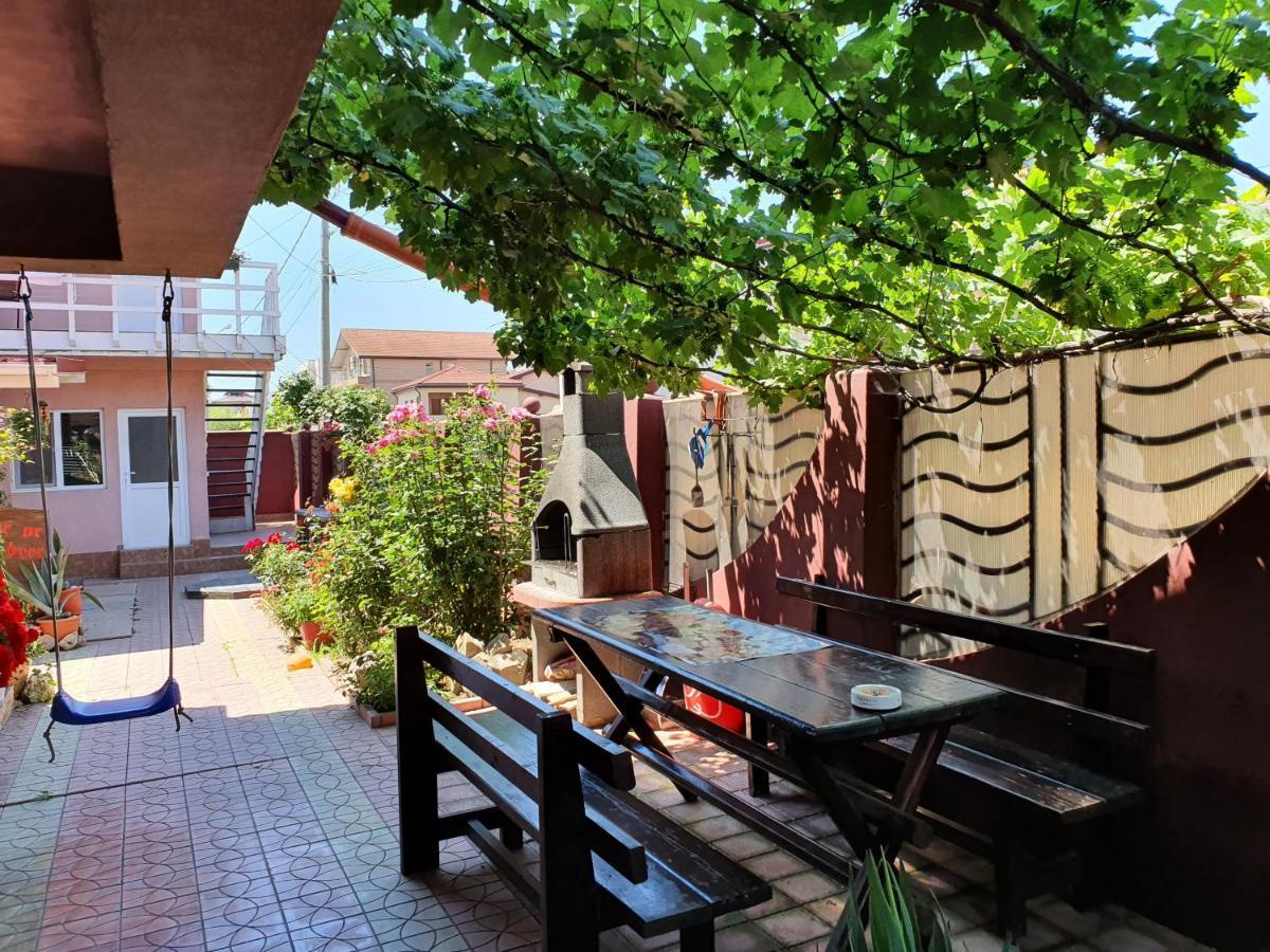 Casa Ultraviolet Hotell Năvodari Exteriör bild