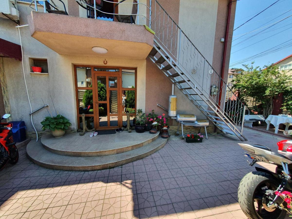 Casa Ultraviolet Hotell Năvodari Exteriör bild