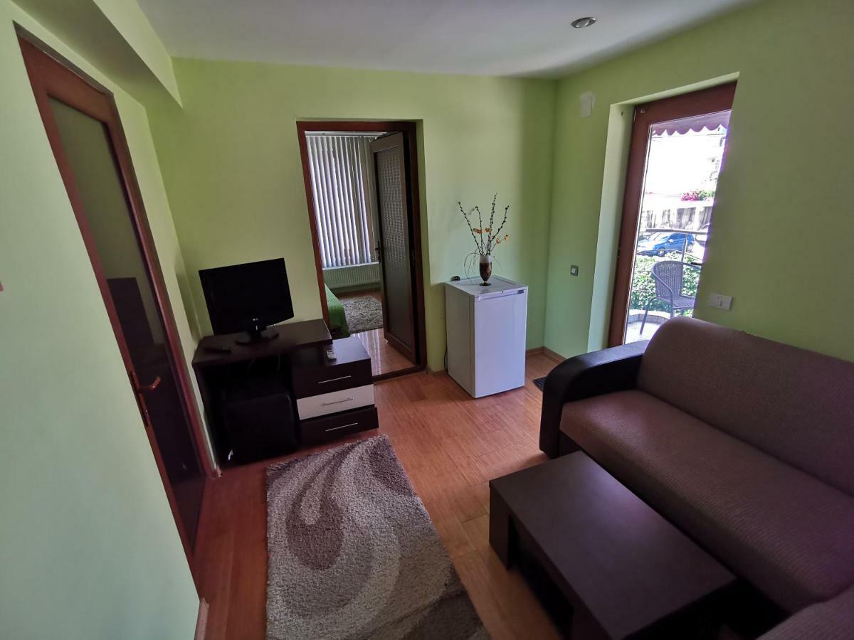 Casa Ultraviolet Hotell Năvodari Exteriör bild