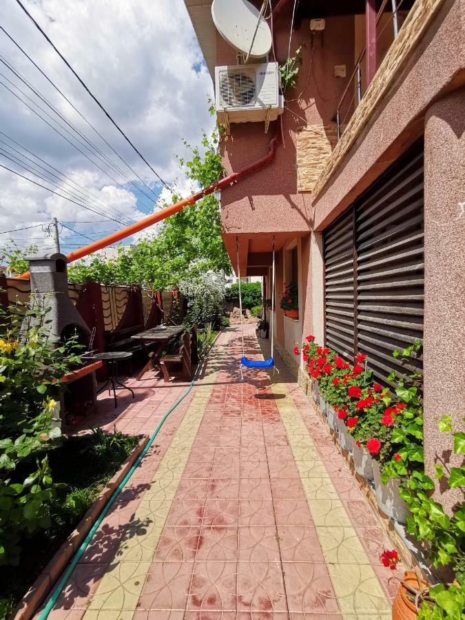 Casa Ultraviolet Hotell Năvodari Exteriör bild