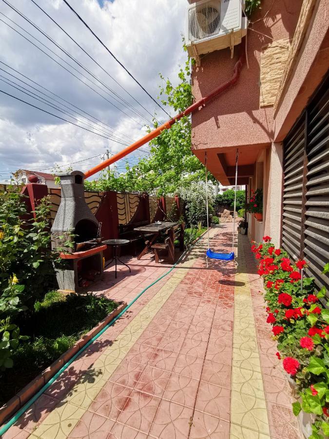 Casa Ultraviolet Hotell Năvodari Exteriör bild